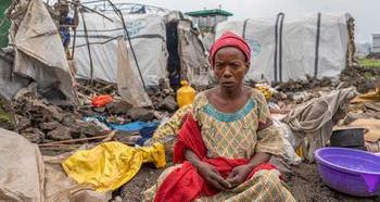 Un deplace dans un camps