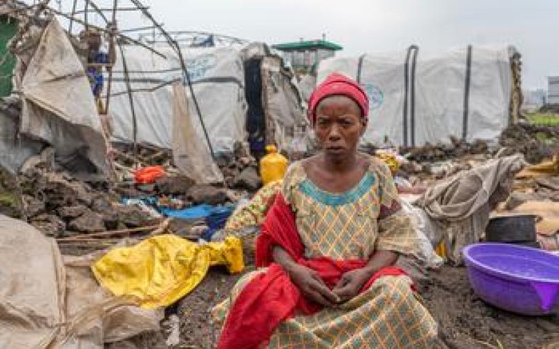 Un deplace dans un camps